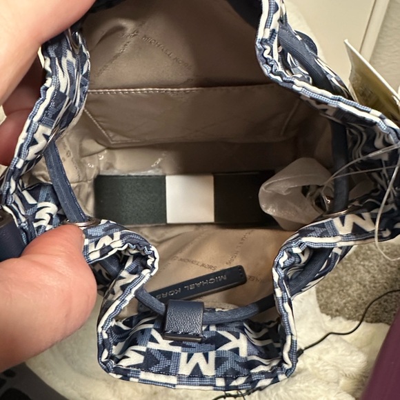 NWT Michael Kors Khai Small Signature Logo Bucket Bag - Picture 6 of 7